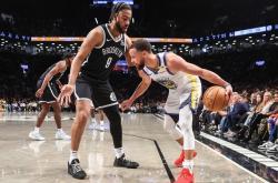 -关于快船横扫湖人B队，西蒙斯制霸全场的信息