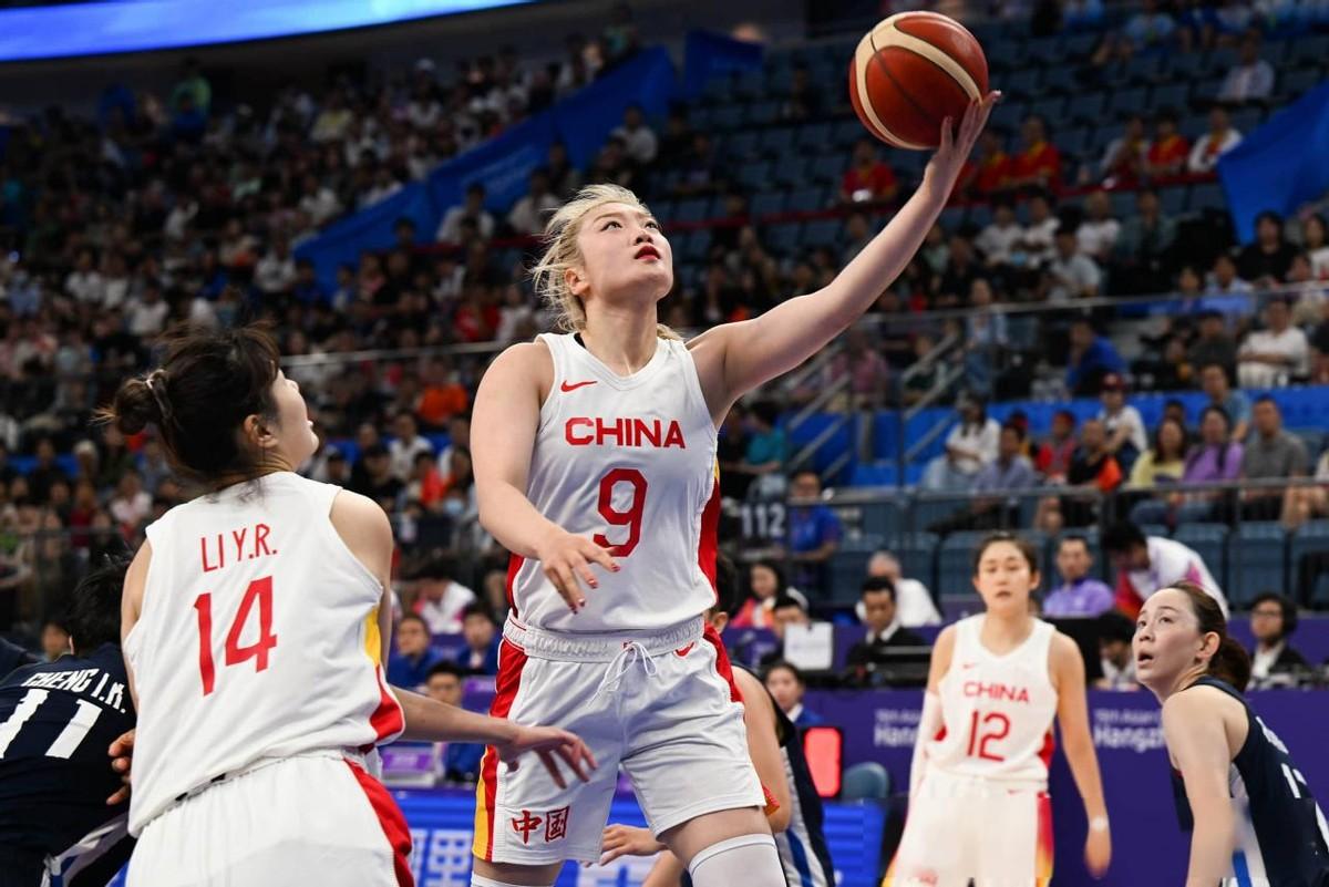法国女篮奋力拼搏，成功晋级决赛