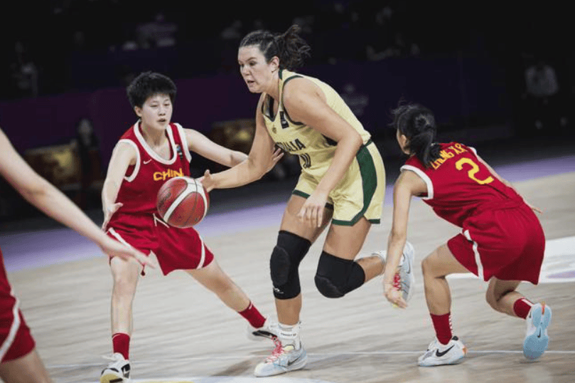 法国女篮奋力拼搏，成功晋级决赛