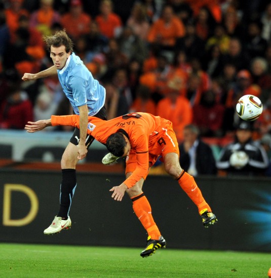 包含巴西翻盘乌拉圭，范佩西送出助攻的词条