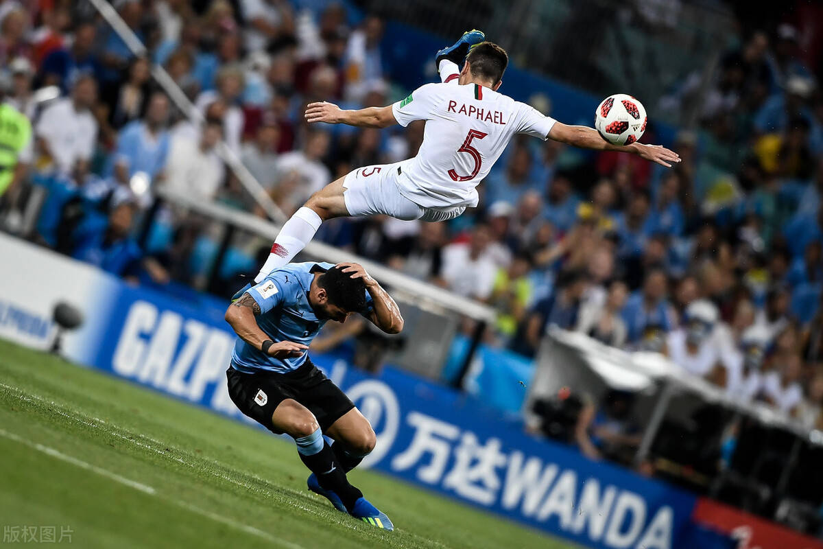 包含巴西翻盘乌拉圭，范佩西送出助攻的词条